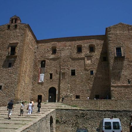 Donjon Suite Centro Storico Castelbuono  Zewnętrze zdjęcie