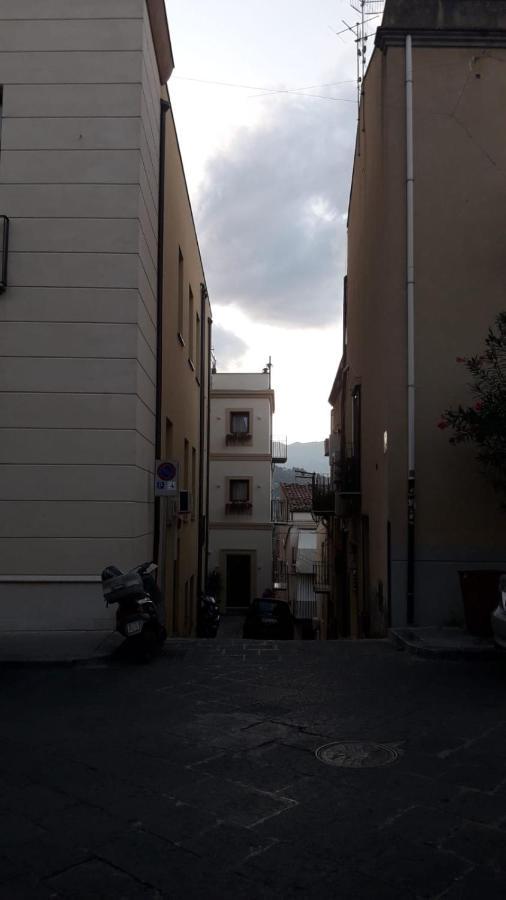 Donjon Suite Centro Storico Castelbuono  Zewnętrze zdjęcie
